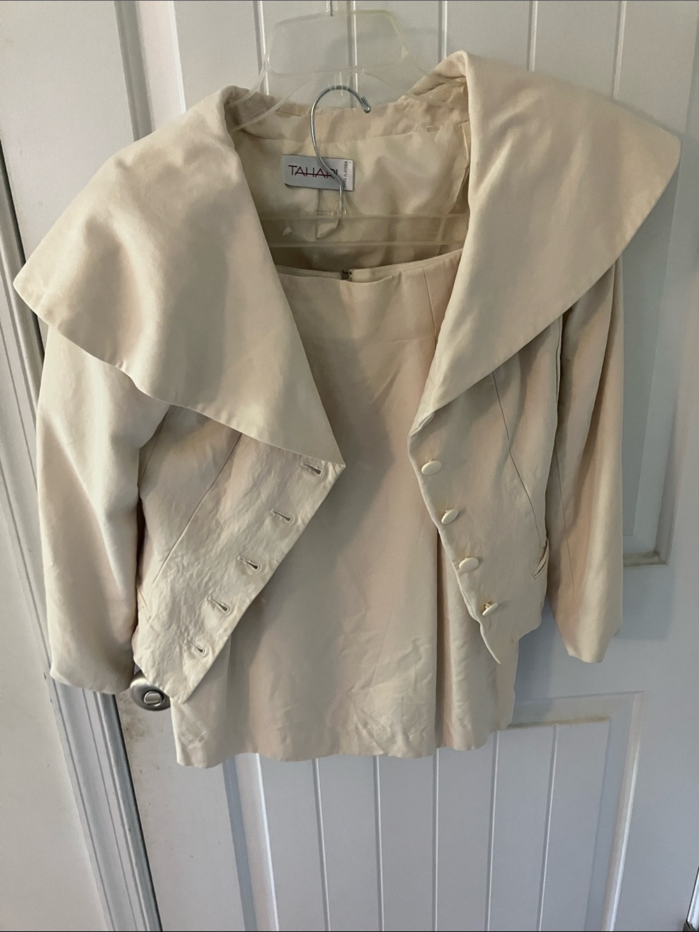 Tahari Light Cream Wide-Collar Women's Blazer